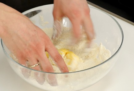 Фото шага рецепта Сконы 92378 шаг 2  