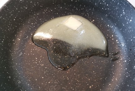 Фото шага рецепта Скрэмбл с томатами и луком 186549 шаг 3  