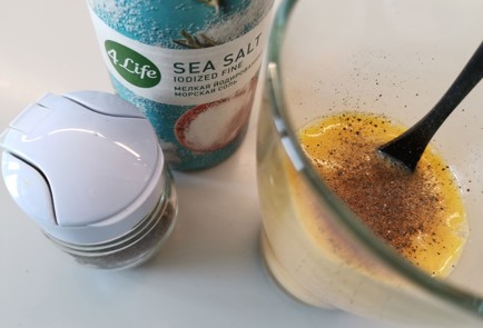 Фото шага рецепта Скрэмбл с томатами и луком 186549 шаг 5  