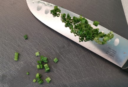 Фото шага рецепта Скрэмбл с томатами и луком 186549 шаг 9  