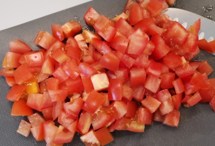 Фото шага рецепта Скрэмбл с томатами 176211 шаг 2