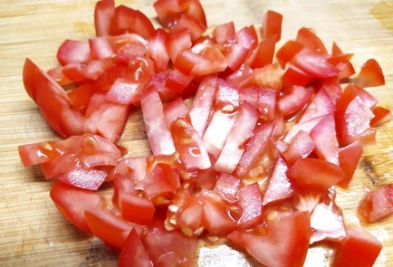 Фото шага рецепта Скрэмбл с ветчиной и помидорами 189330 шаг 2  