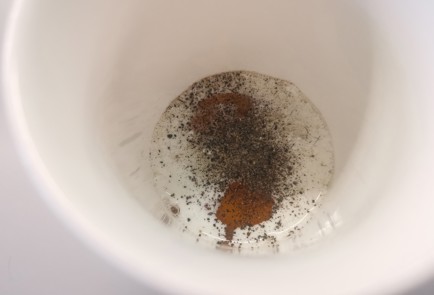 Фото шага рецепта Скрэмбл со шкварками 186568 шаг 7  