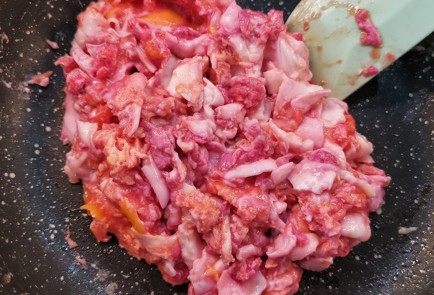 Фото шага рецепта Скрэмбл со свекольным соком 152870 шаг 5  