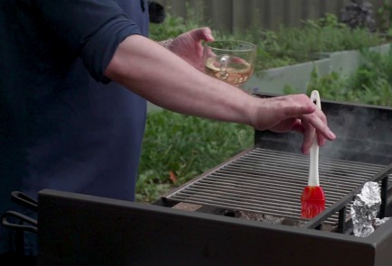 Фото шага рецепта Скумбрия на мангале с кабачками и лисичками 174462 шаг 1  