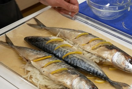 Фото шага рецепта Скумбрия в духовке 140245 шаг 8  