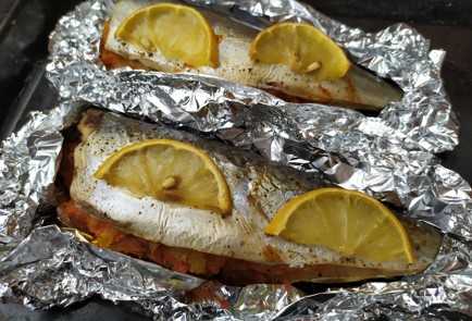 Фото шага рецепта Скумбрия запеченная с овощами 188695 шаг 9