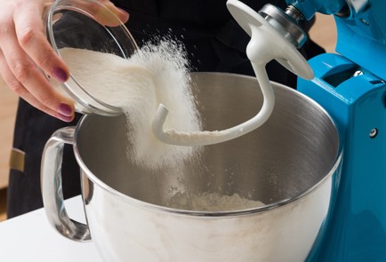 Фото шага рецепта Сладкая пасхальная бабка 152143 шаг 2