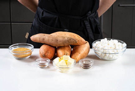 Фото шага рецепта Сладкая запеканка из батата с маршмеллоу 191255 шаг 1  