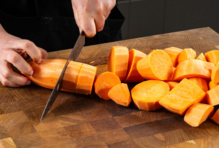 Фото шага рецепта Сладкая запеканка из батата с маршмеллоу 191255 шаг 2  