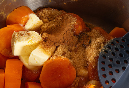 Фото шага рецепта Сладкая запеканка из батата с маршмеллоу 191255 шаг 4  