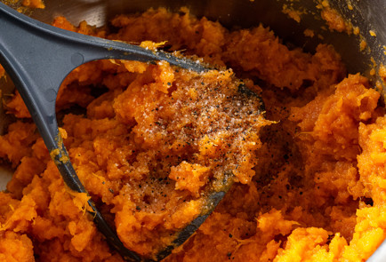 Фото шага рецепта Сладкая запеканка из батата с маршмеллоу 191255 шаг 5  