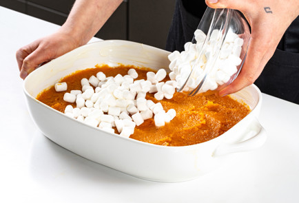 Фото шага рецепта Сладкая запеканка из батата с маршмеллоу 191255 шаг 8  