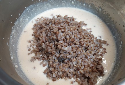 Фото шага рецепта Сладкая запеканка из гречки с бананом 190735 шаг 5  