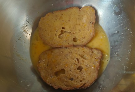 Фото шага рецепта Сладкие гренки из серого хлеба 189368 шаг 7  