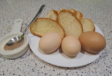 Фото шага рецепта Сладкие гренки к чаю 189352 шаг 1  