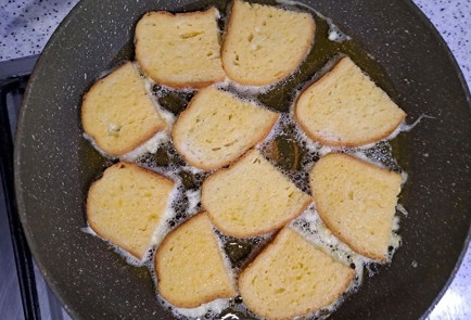 Фото шага рецепта Сладкие гренки к чаю 189352 шаг 9  