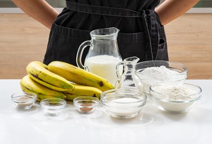 Фото шага рецепта Сладкий кляр для фруктов 188608 шаг 1