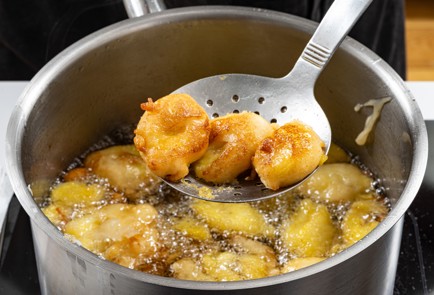 Фото шага рецепта Сладкий кляр для фруктов 188608 шаг 7