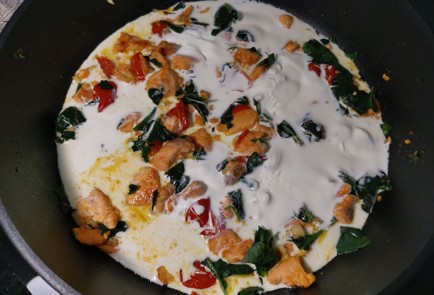 Фото шага рецепта Сливочная кетопаста с форелью и шпинатом 176231 шаг 11  