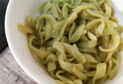 Фото шага рецепта Сливочная кетопаста с форелью и шпинатом 176231 шаг 13  