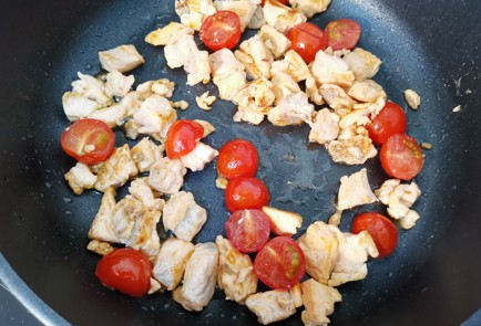 Фото шага рецепта Сливочная кетопаста с форелью и шпинатом 176231 шаг 6  