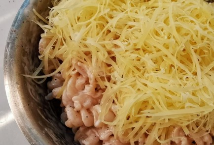 Фото шага рецепта Сливочная паста фузилли с сыром 152513 шаг 10  