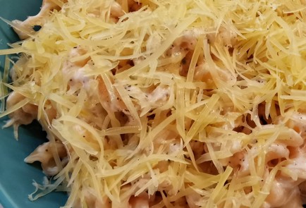 Фото шага рецепта Сливочная паста фузилли с сыром 152513 шаг 12  