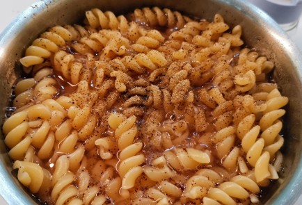 Фото шага рецепта Сливочная паста фузилли с сыром 152513 шаг 4  