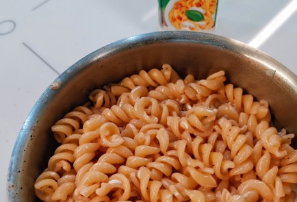 Фото шага рецепта Сливочная паста фузилли с сыром 152513 шаг 8  