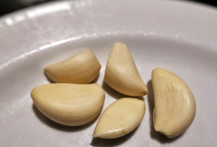 Фото шага рецепта Сливочная паста с беконом и грибами шимеджи 151220 шаг 2  