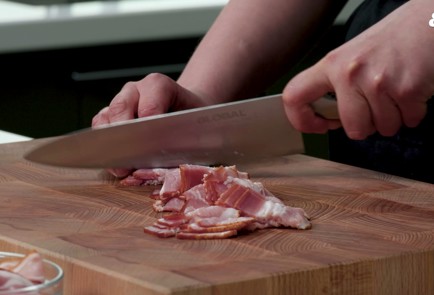 Фото шага рецепта Сливочная паста с беконом и грибами 152267 шаг 1  