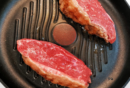 Фото шага рецепта Сливочная пиканья из мраморной говядины с розмарином 151496 шаг 4  