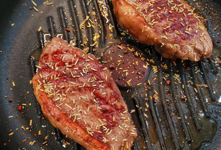 Фото шага рецепта Сливочная пиканья из мраморной говядины с розмарином 151496 шаг 7  