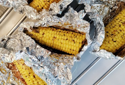 Фото шага рецепта Сливочная пряная кукуруза запеченная в фольге 152667 шаг 12  