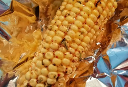 Фото шага рецепта Сливочная пряная кукуруза запеченная в фольге 152667 шаг 9  