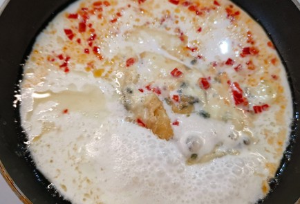 Фото шага рецепта Сливочносырный соус для нагетсов 173369 шаг 6  