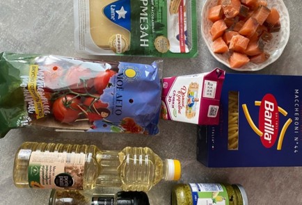 Фото шага рецепта Сливочнотоматная паста с рыбой 186531 шаг 1  