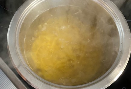 Фото шага рецепта Сливочнотоматная паста с рыбой 186531 шаг 2  