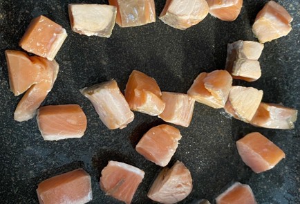 Фото шага рецепта Сливочнотоматная паста с рыбой 186531 шаг 4  