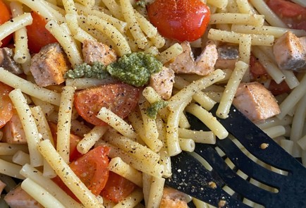 Фото шага рецепта Сливочнотоматная паста с рыбой 186531 шаг 7  