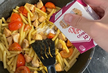 Фото шага рецепта Сливочнотоматная паста с рыбой 186531 шаг 8  