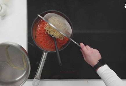 Фото шага рецепта Сливочнотоматный соус для пасты 175573 шаг 10  