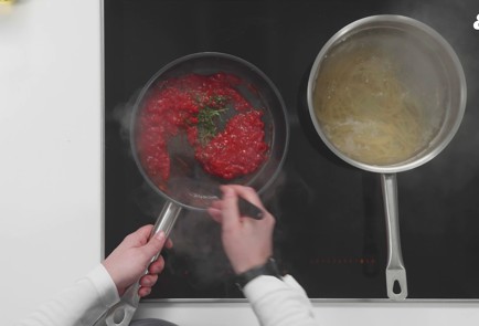 Фото шага рецепта Сливочнотоматный соус для пасты 175573 шаг 7  