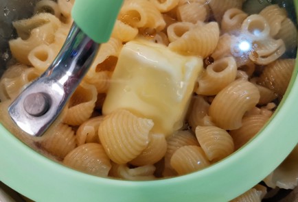 Фото шага рецепта Сливочнотрюфельная паста конкилье 152508 шаг 3  