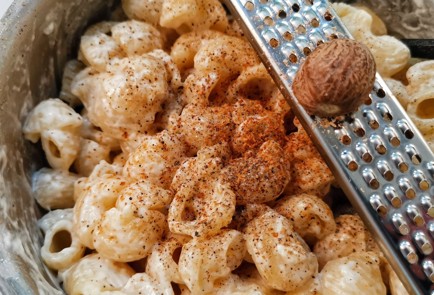 Фото шага рецепта Сливочнотрюфельная паста конкилье 152508 шаг 5  