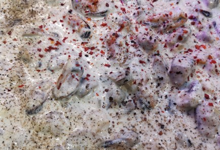 Фото шага рецепта Сливочный жюльен с грибами и мидиями 152237 шаг 10