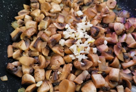 Фото шага рецепта Сливочный жюльен с паприкой 152236 шаг 4  