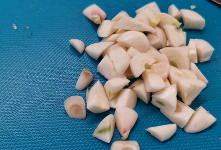 Фото шага рецепта Сливочный салат с грибами шимеджи 152304 шаг 2  