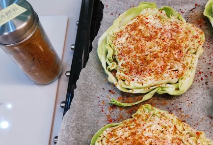 Фото шага рецепта Сливочные капустные стейки с сыром 152587 шаг 5  